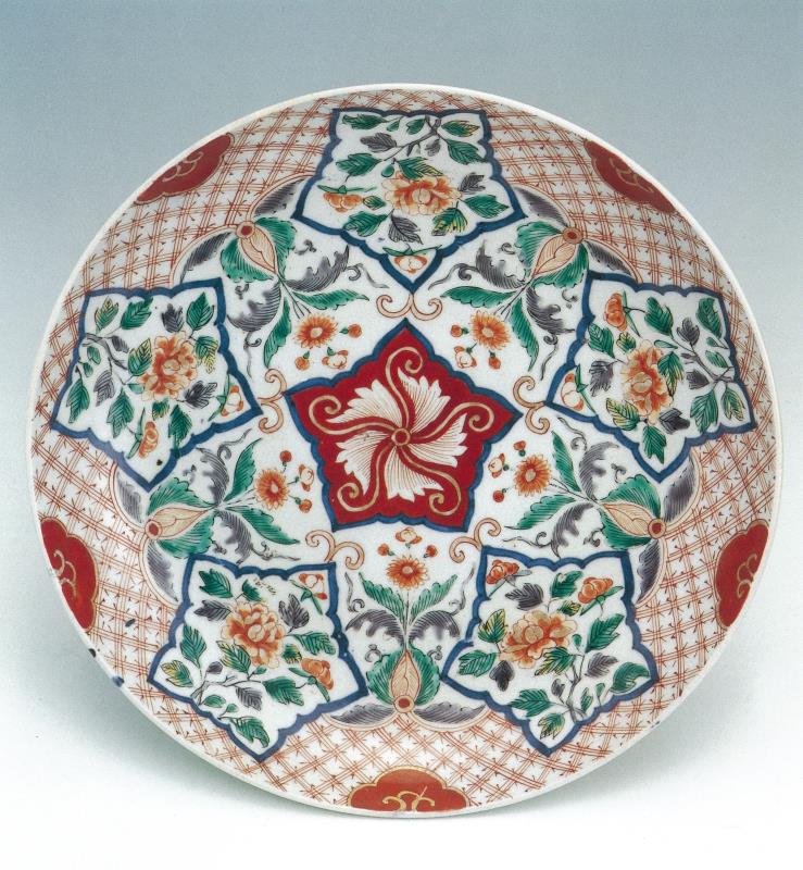 色絵窓牡丹文皿